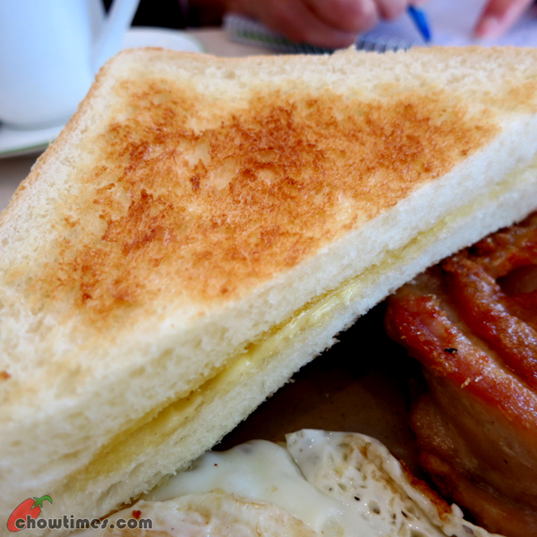 Breakfast-at-Honolulu-Cafe-Kingsway-Vancouver-4