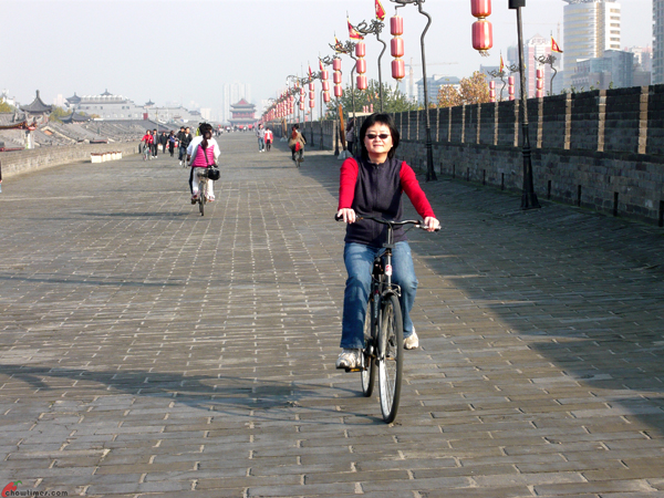 Xian-Day-1-Biking-On-City-Wall-9